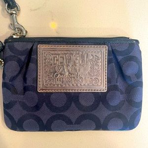 💙 COACH 💛 Blue Poppy Wristlet
